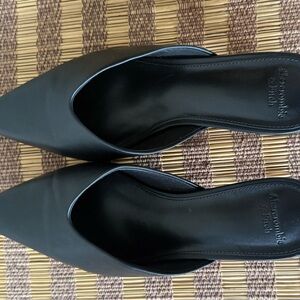 Abercrombie & Fitch Black Pointed Toe Mules